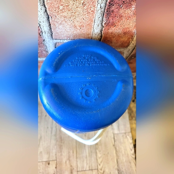 VINTAGE COLEMAN WATER COOLER - Picture 6 of 6